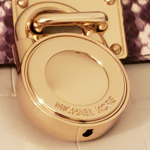 MK frame out satchel bag - Picture 8 of 8